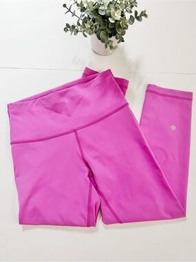 Lululemon Wunder Train High-Rise Crop 21"
Raspberry Coulis Size 6
